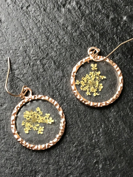 Rose Gold hoops with dried pressed flowers, gift for mom, garden lover, plant lover, Queen Anne’s lace