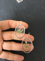 Gold or silver oval hoops with dried pressed flowers, gift for mom, garden lover, plant lover, Queen Anne’s lace