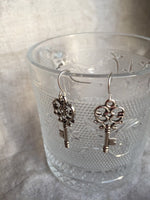 Silver key earrings, Skeleton Key Earrings, key earrings, steampunk earrings. Steampunk jewelry,