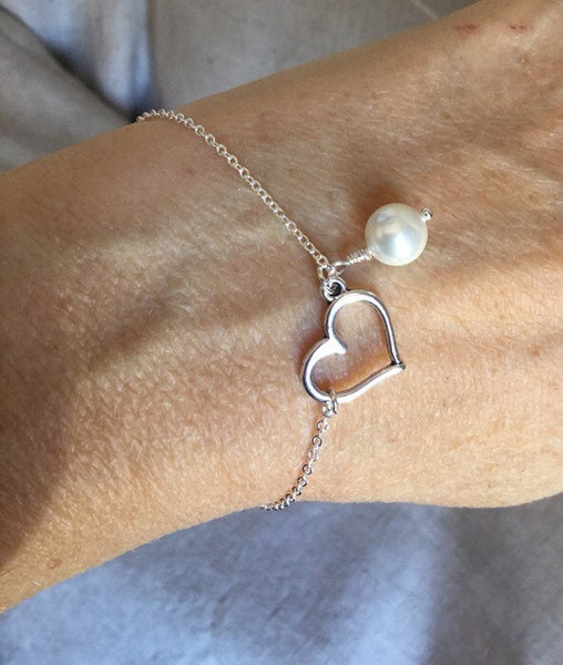 Heart and pearl bracelet, Bridesmaid Gift, Heart Charm Bracelet, bridesmaid jewelry, wedding bracelet, bridal jewelry, bridesmaid bracelet